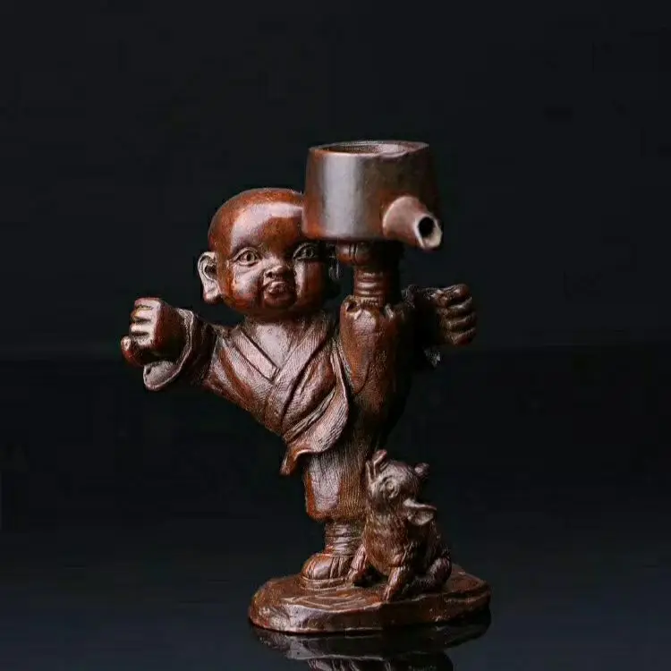 492-2005. медный ребенок. фигуры из бронзы в парке. сердитая девочка. медный ребенок.