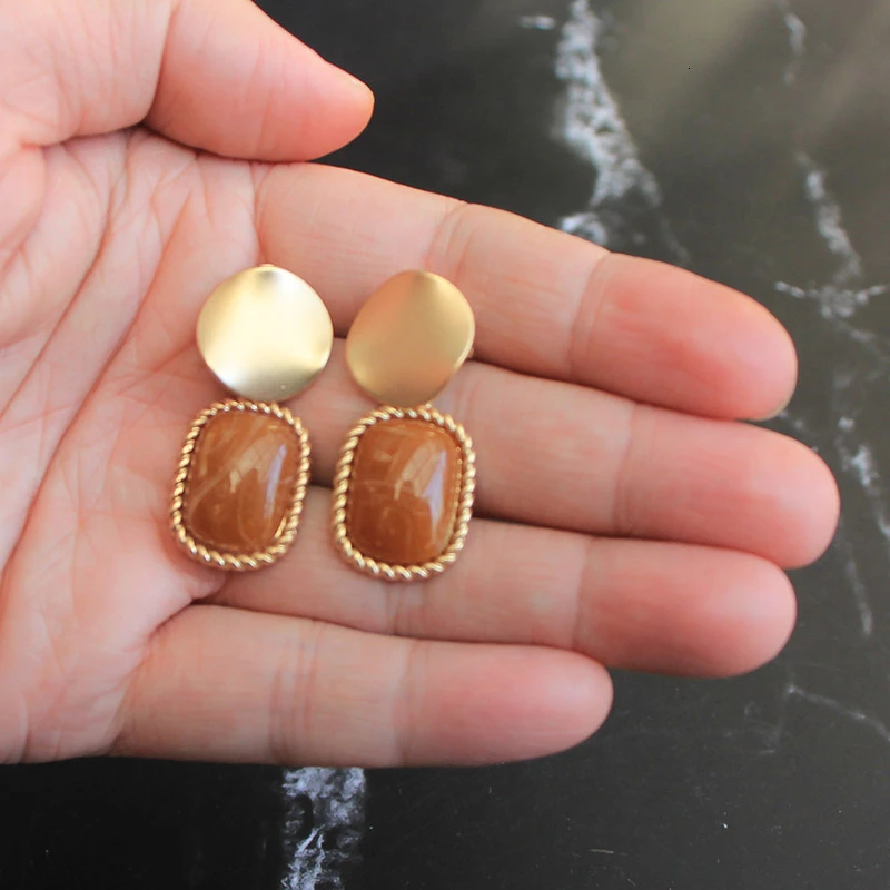 Женские клипсы серьги-гвоздики без пирсинга полимерные с подвесками кубические