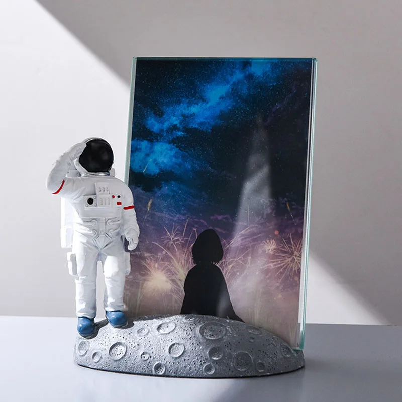 

Nordic Starry Photo Frame For Home Decoration Ornaments Resin Astronaut Photo Frames Spaceman Miniature Model Crafts Gifts