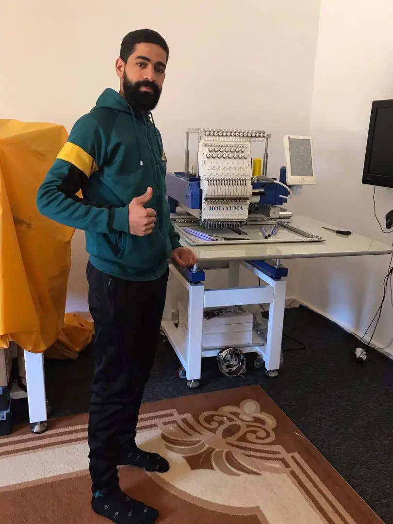 Автоматическая одноголовочная компьютерная вышивальная машина для