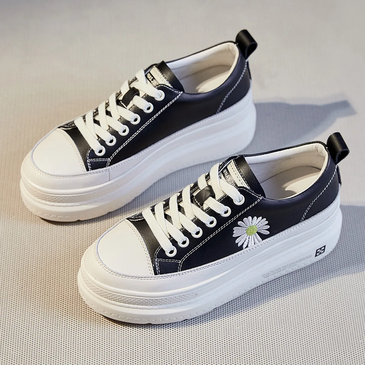 

Leather Hidden Wedge White Shoes Female Spring New Korean Version of the Wild Students Leisure Shoes Thick Platform Shoes