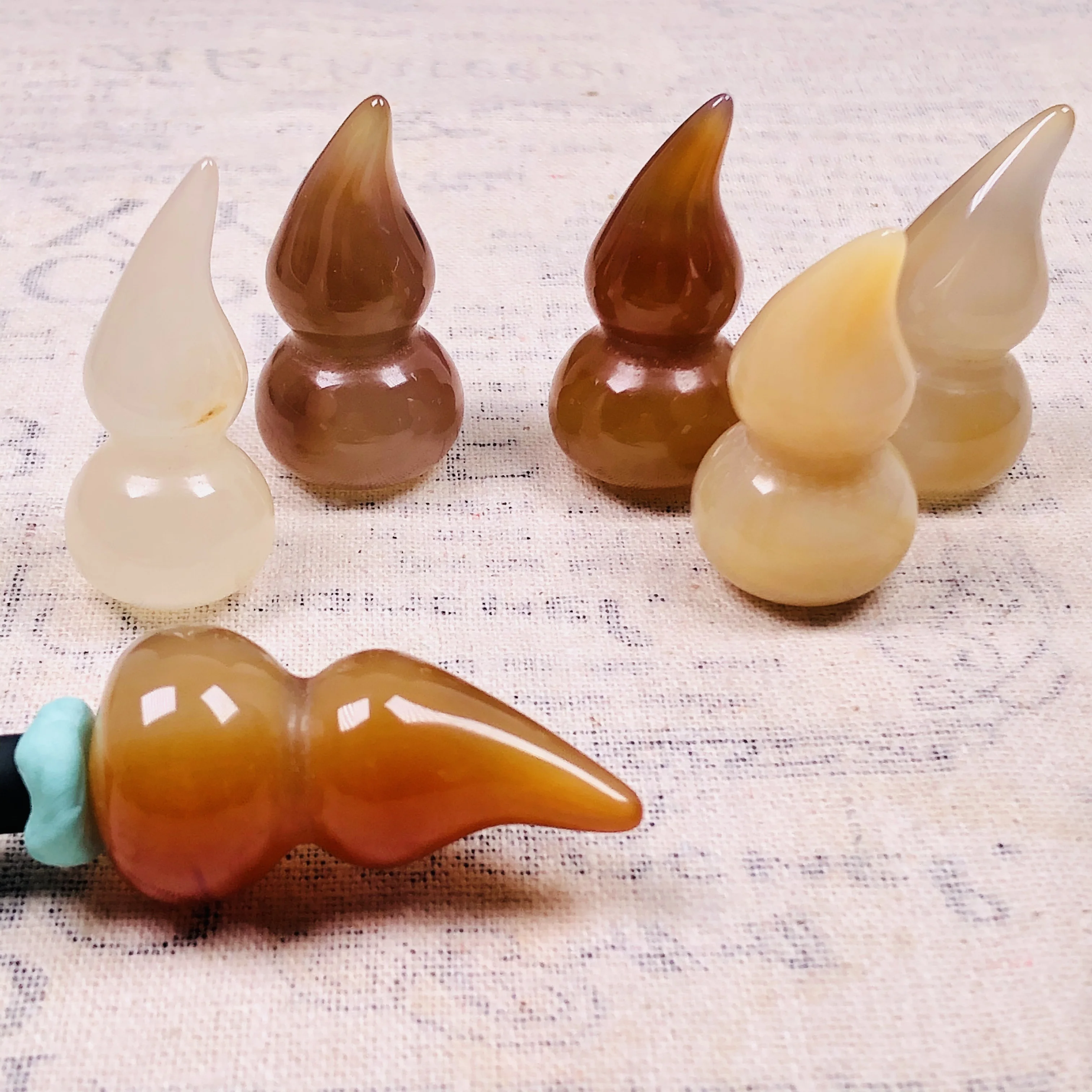 

Natural Agate Carved Gourd Healing Crystal Stone Gemstone Decor Gift