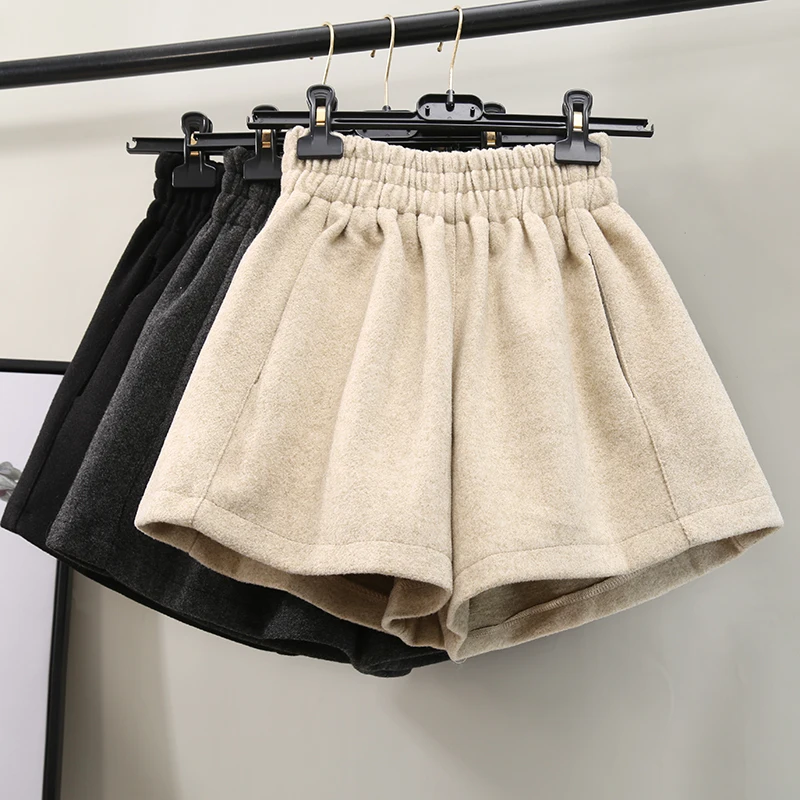 Новые осенне зимние шерстяные шорты А силуэта с эластичным поясом однотонные