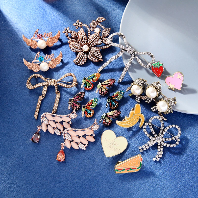 Коллекция различных брошек винтажная Хрустальная брошь с бантом и опалом