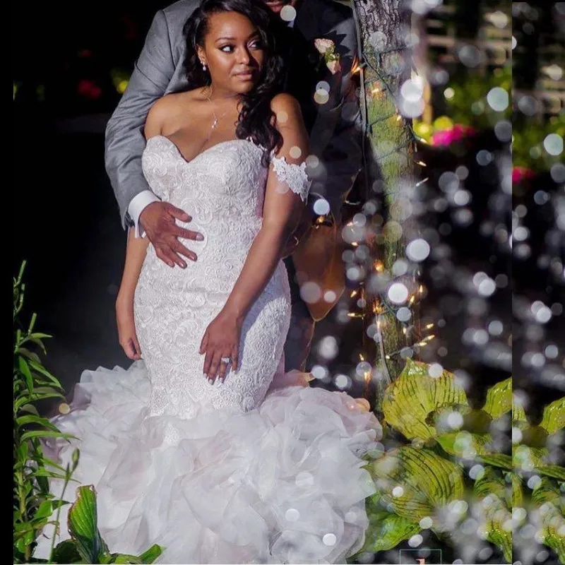 

В африканском стиле размера плюс Свадебные платья Русалочки с открытыми плечами из кружева и рулле оборками сзади на шнуровке свадебное пл...