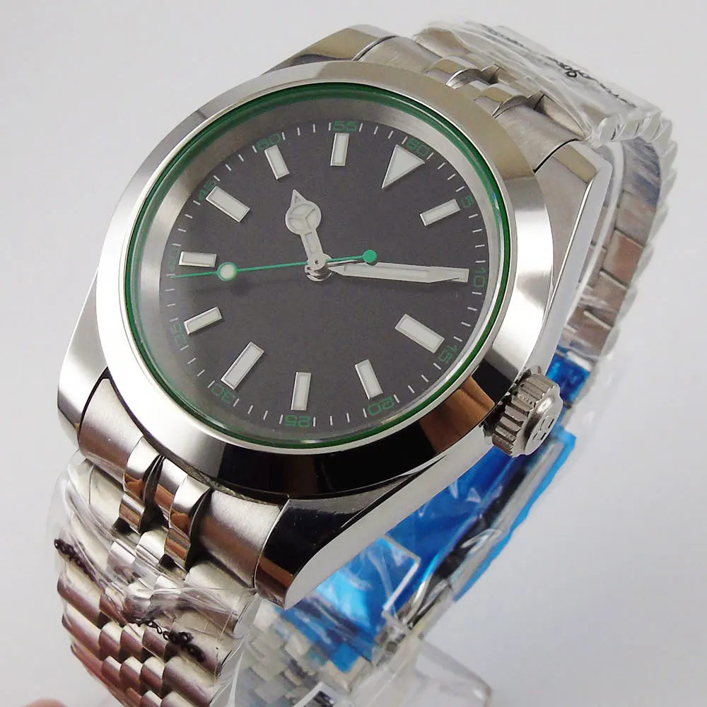 

39mm Green Second Hand Automatic Men Watch NH35A Movemen Brushed Bracelet Flat Sapphire Crystal Glidelock Clasp