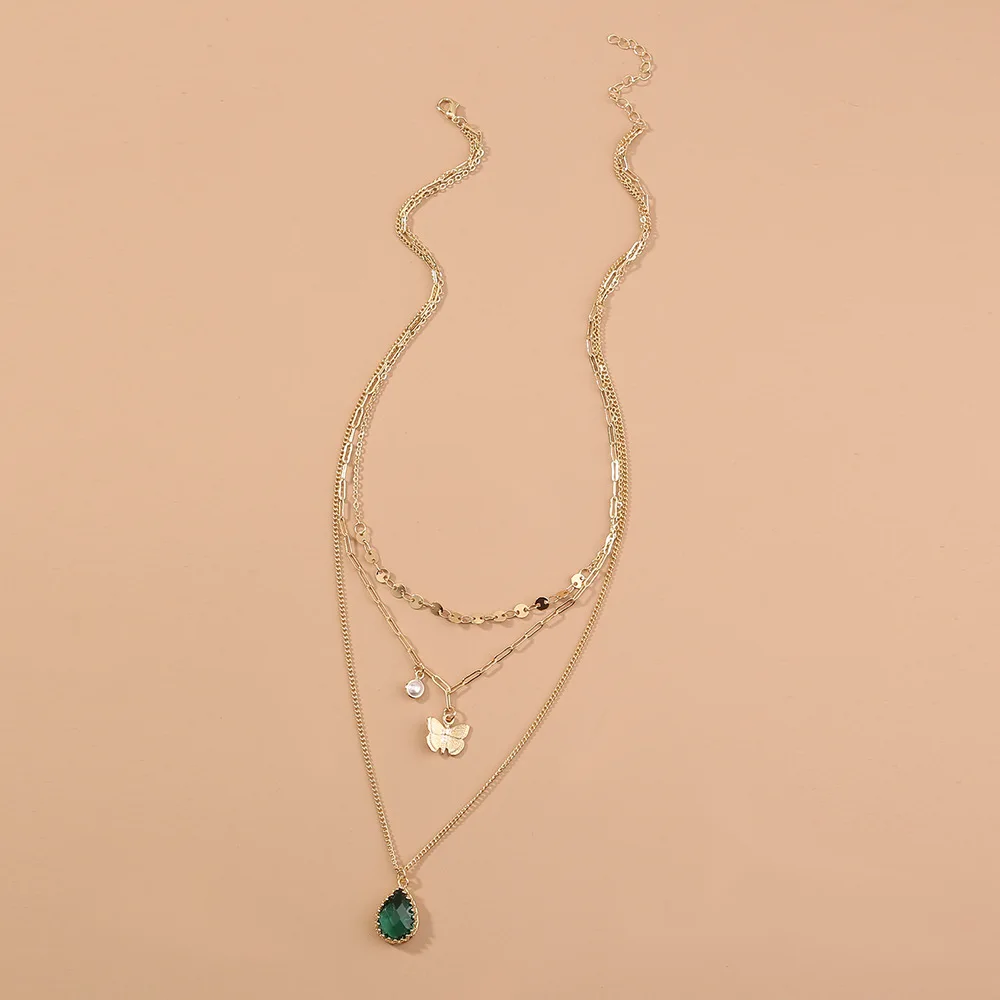

Zircon water droplets and butterflies are on sale in a multi-layered letter butterfly necklace kettingen voor vrouwen
