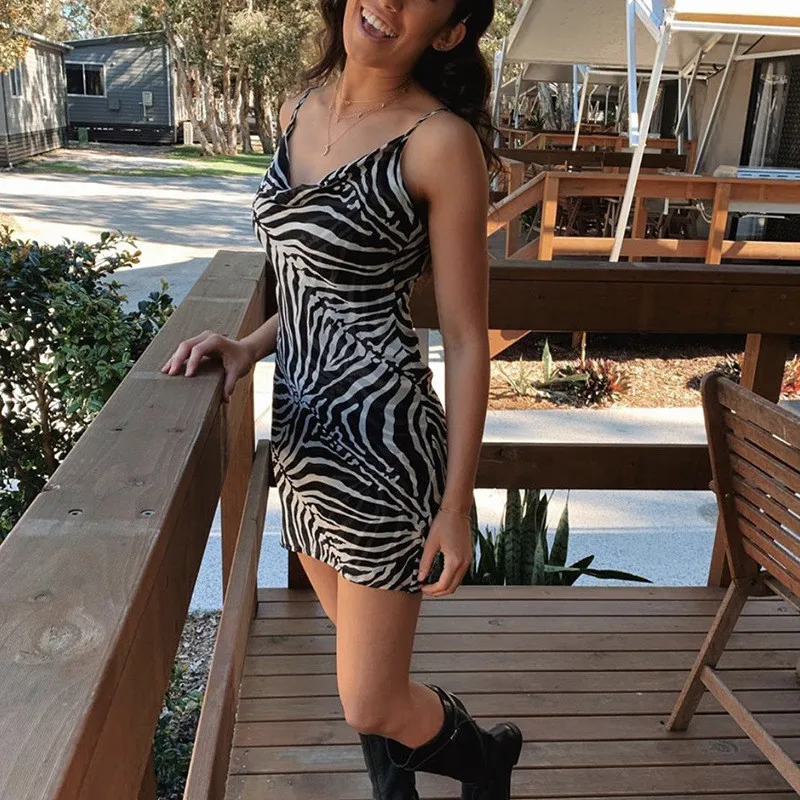 Летнее платье 2020 корейское мини-платье без рукавов с принтом зебры сексуальное
