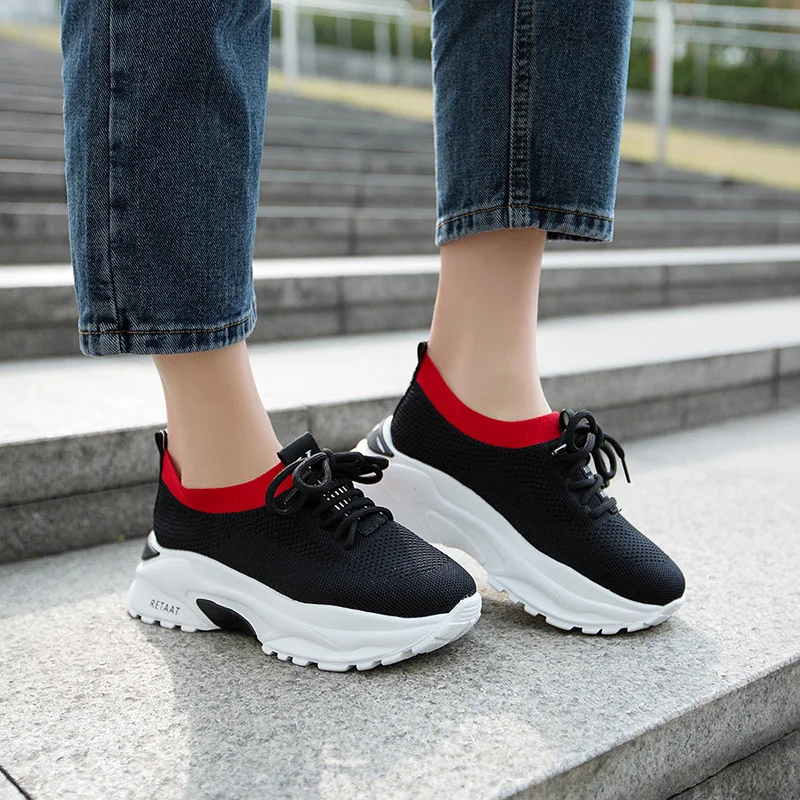 Черные кроссовки на платформе женские уличные массивном каблуке вязаная обувь