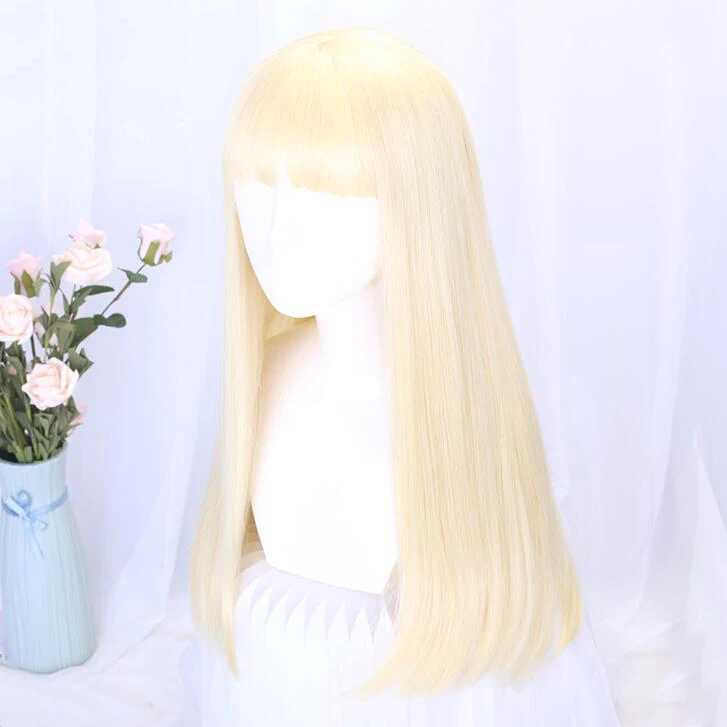 Парик Лолита в стиле Харадзюку светлое золото прямой длиной 65 см милая челка с