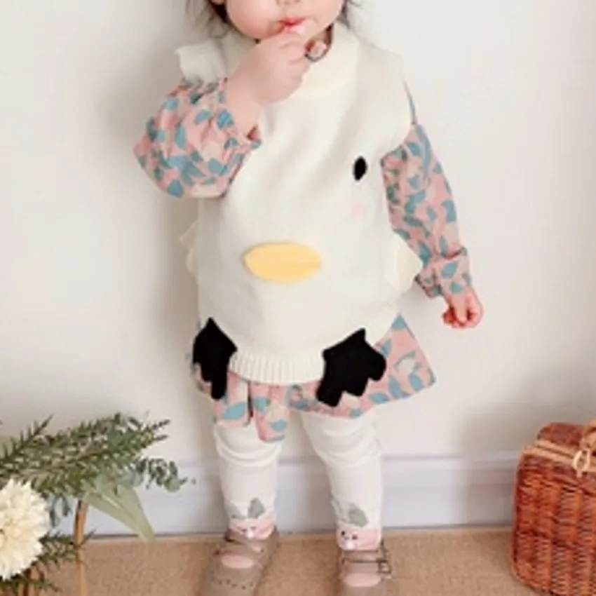 Жилет детский вязаный без рукавов на весну-осень |