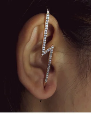 New cool wind inlaid diamond earring simple personality piercing female lightning leaves auricle-type diagonal | Украшения и