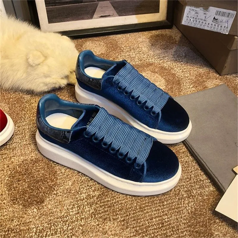 

European station new men's and women's wide bottom velvet sneakers can add sports luxury to the daytime look