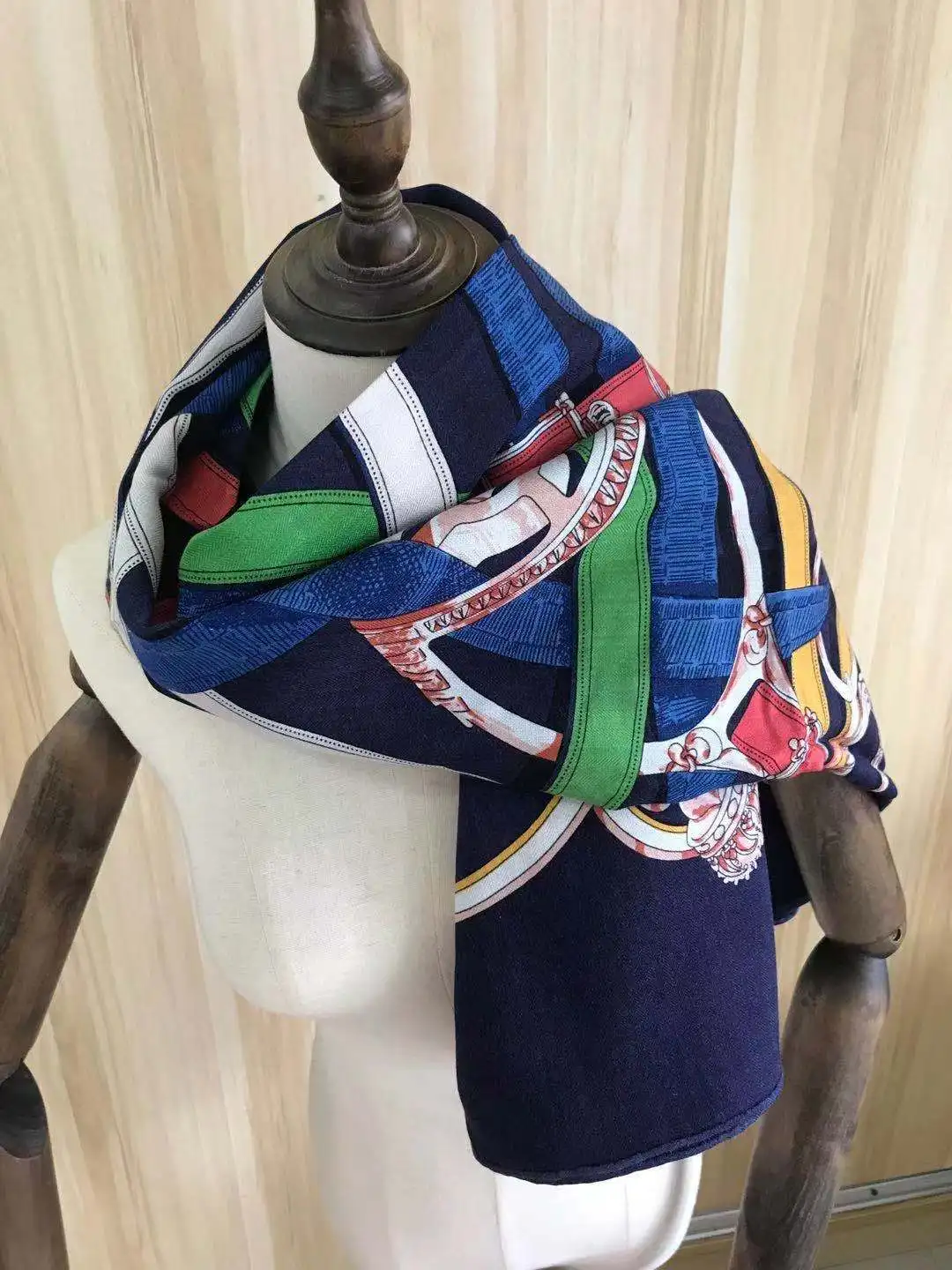 

2021 new arrival autumn winter blue chain 140*140 cm scarf 70% cashmere 30% silk scarf wrap for women lady girl gift hijab