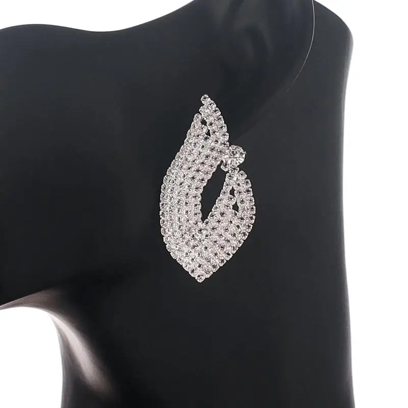 Женские серьги-гвоздики с кристаллами YFJEWE, большие стразы, эффектные вечерние свадебные модные ювелирные изделия, подарки E674