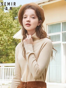 Свитер женский однотонный с высоким воротником, зима 2020