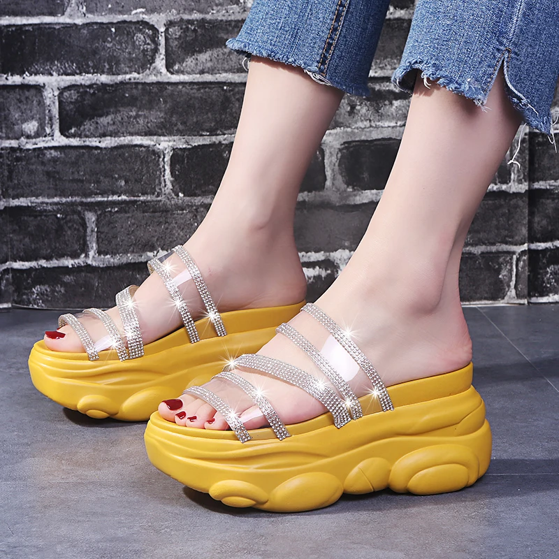 Lucyever сандалии на танкетке с хрустальными ремешками женские шлепанцы массивной