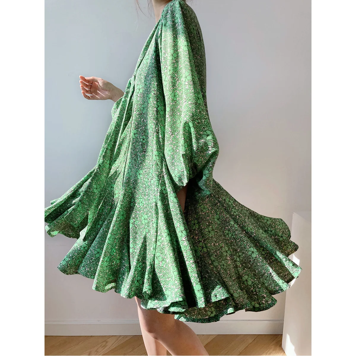 

COIGARSAM Casual Women dress New Spring Cute French Style Ruffles Floral Full Sleeve Print Chiffon Loose Dresses