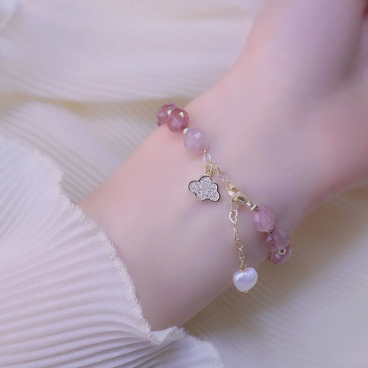 

14k Real Gold Ins Hot Sale Natural Strawberry Crystal Delicate Micro-inlaid Zircon Cloud Bracelet Gift for Women