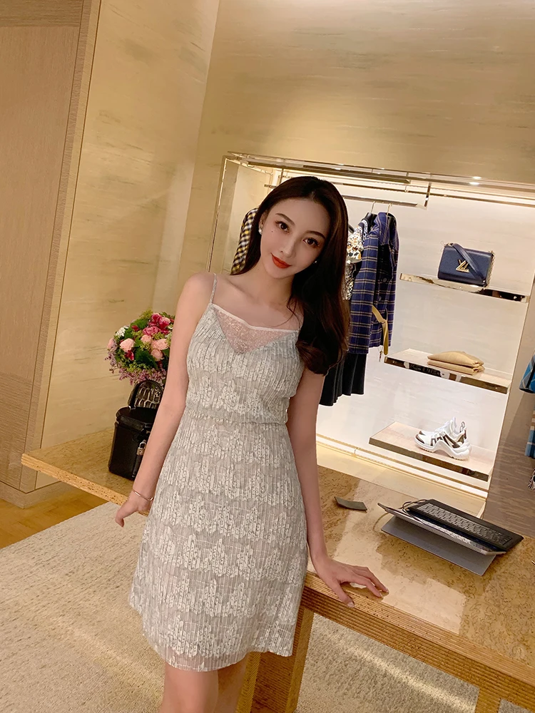 

Macaron Green Pleated Nail Color Beads Elegant Short Skirt V-neck Suspender Dress with Age-reducing Western Style Waist Waist