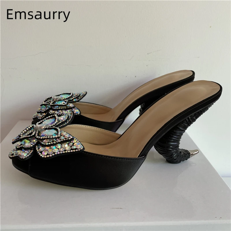 Сандалии женские на необычном каблуке, Роскошные атласные босоножки с ремешком на пятке, с открытым носком, Украшенные бусинами и кристаллами, цветочные мюли, лето Сандалии женские на необычном каблуке, Роскошные атласные босоножки с ремешком на пятке, с открытым носком, Украшенные бусинами и кристаллами, цветочные мюли, лето