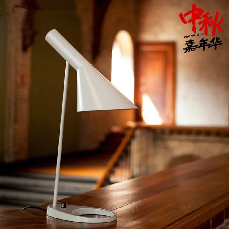 

Replica Louis Modern AJ Desk Lamp Arne Jacobsen Table Lamps for Bedroom Study Stand Light Fixtures Home Loft Decor Luminai