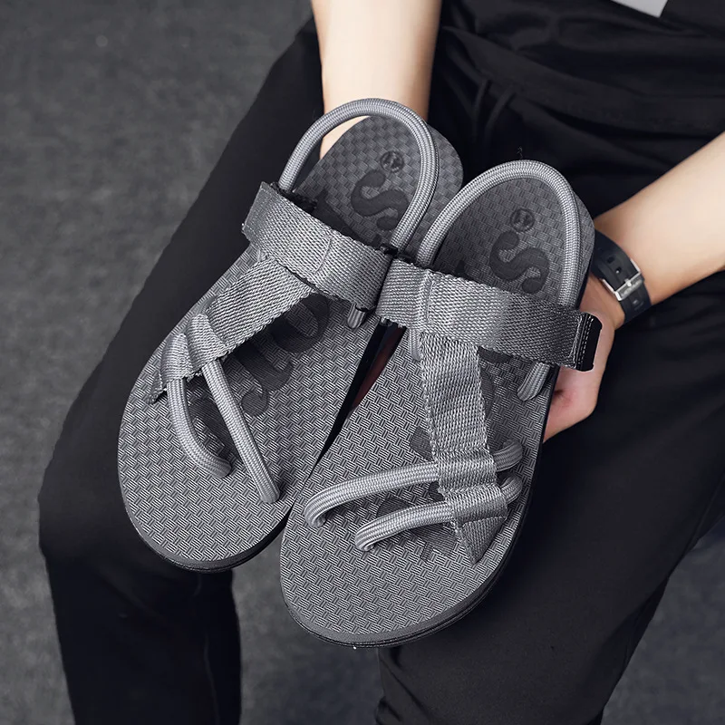 

LEOSOXS Men Sandals Gladiator Male Shoes Adult Slip-on Flat Flip Flops Sandals Mens Shoes Casual 2020 Summer Beach Shoes Casual