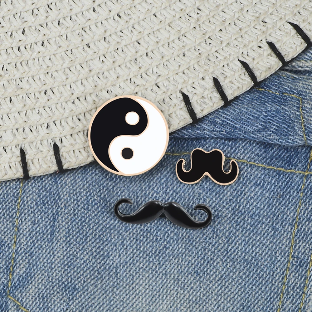 Забавные черно белый эмалированный шпильки Инь и Ян Тай Чи усы весело брошка в
