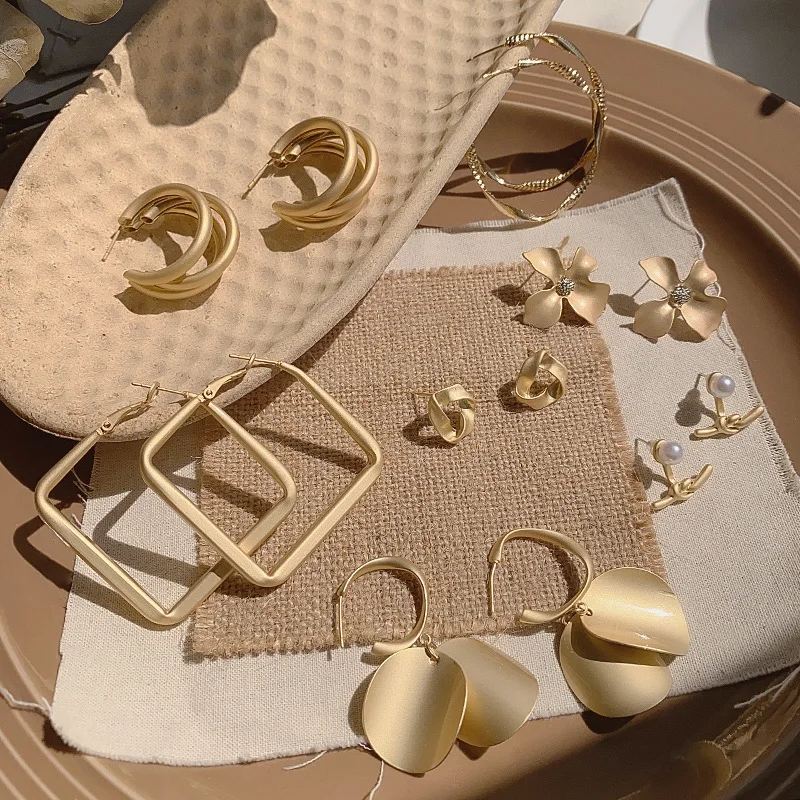

Korean Temperament Irregular Matte Earrings Female Gold Design Sense Geometric Earrings Metal Round Cold Wind Earrings Trend