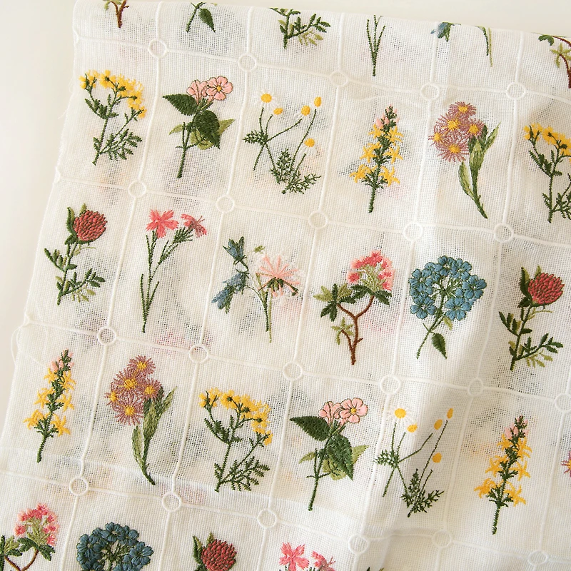 

Openwork Lace Embroidery Clothing Fabric Decoration Korean Cover Cloth Flowers and Plants