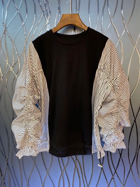 

2020 Autumn and Winter new women's round neck sleeve wrinkle color matching stripe long sleeve loose top 922