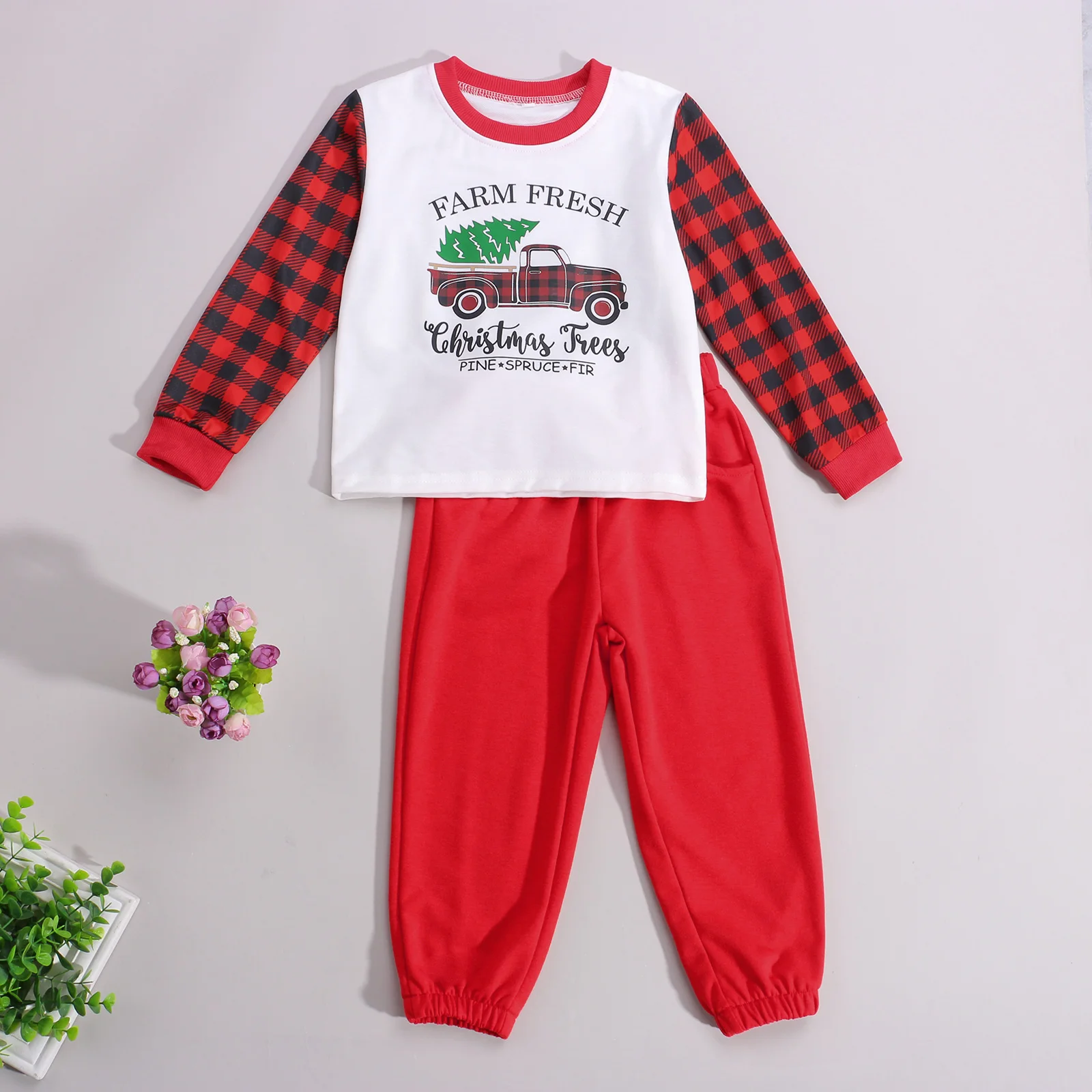 

Комплект детской одежды из 2 предметов на Рождество, топ с круглым вырезом и длинными рукавами с мультяшным принтом и однотонные длинные брю...
