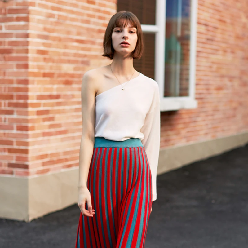 Свитер шерстяной женский с одним рукавом на весну/лето