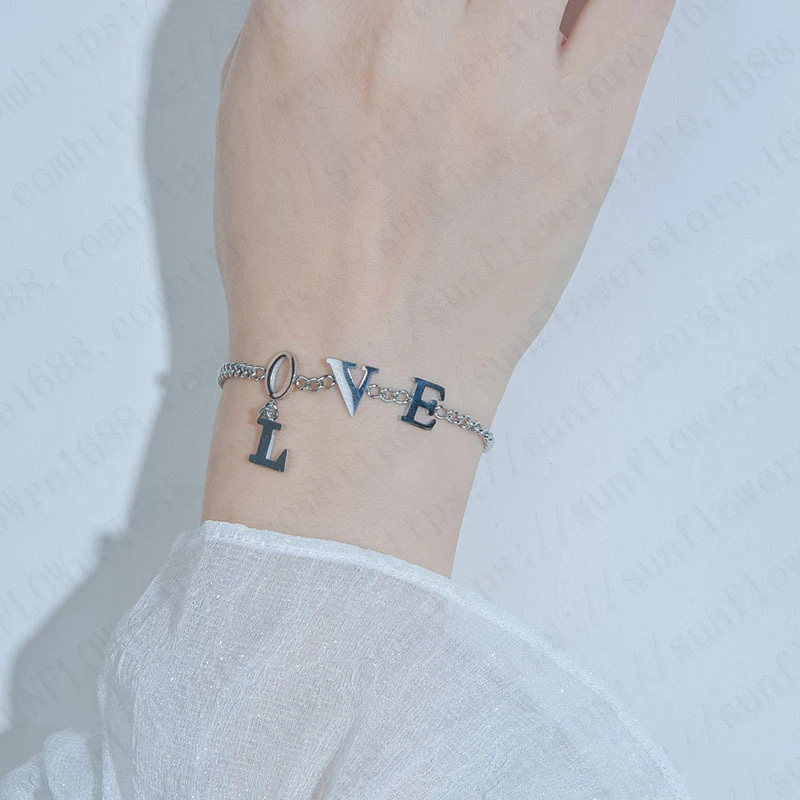 Неувядающий Титановый стальной золотой браслет с надписью LOVE | Украшения и