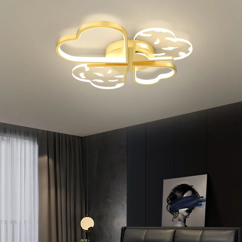 

Светильник в форме сердца для спальни, Романтический креативный светильник в скандинавском стиле, роскошный потолочный светильник, простой современный светильник с красными перьями для комнаты