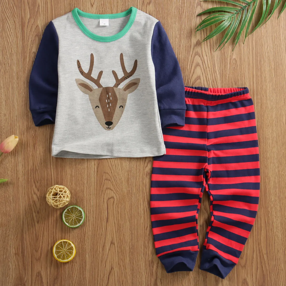 Рождественские пижамы для маленьких мальчиков и девочек пуловер с принтом из мультфильма топ+ штаны в полоску От 1 до 5 лет из 2 предметов