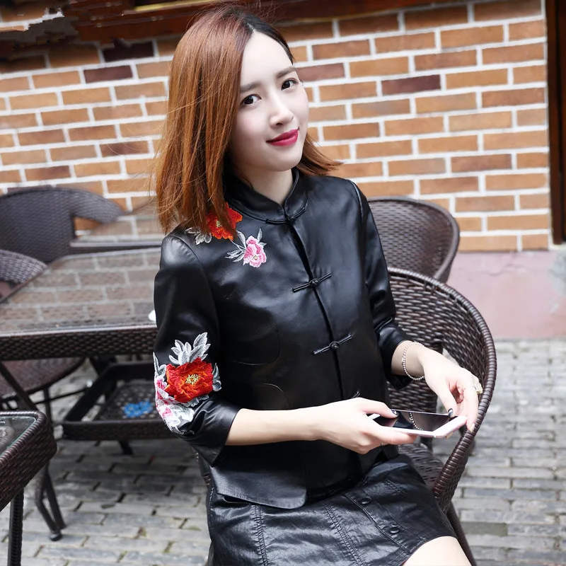 

Женская кожаная куртка-бомбер с вышивкой, в китайском стиле