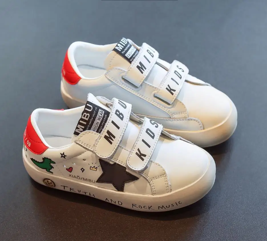 

Детские кожаные кроссовки, модель 2021 года, модные удобные черные кроссовки с пятиконечной звездой и мягким дном для мальчиков и девочек, дет...