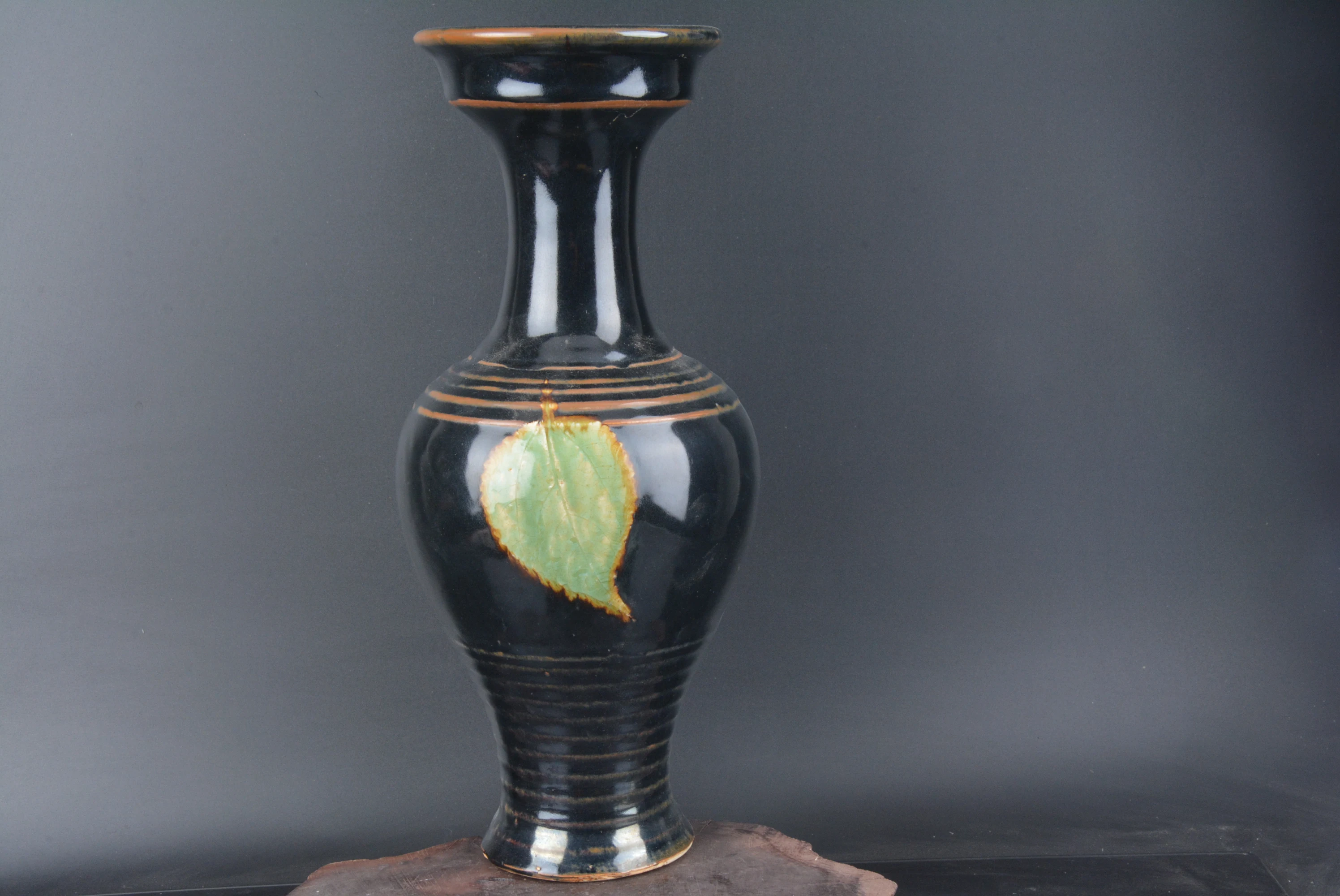 

Antique SongDynasty porcelain vase,CI ZHOU Kiln ,Green leaf glaze,Hand-painted crafts,Collection&Adornment,Free shipping