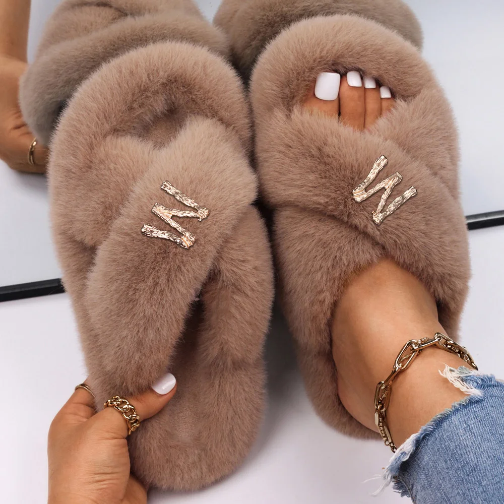 Letter M Designer Furry Faux Fur Slippers for Women Stainless Steel Custom Fur Slides Winter Warm Flip Flops Sandals Luxury Shoe