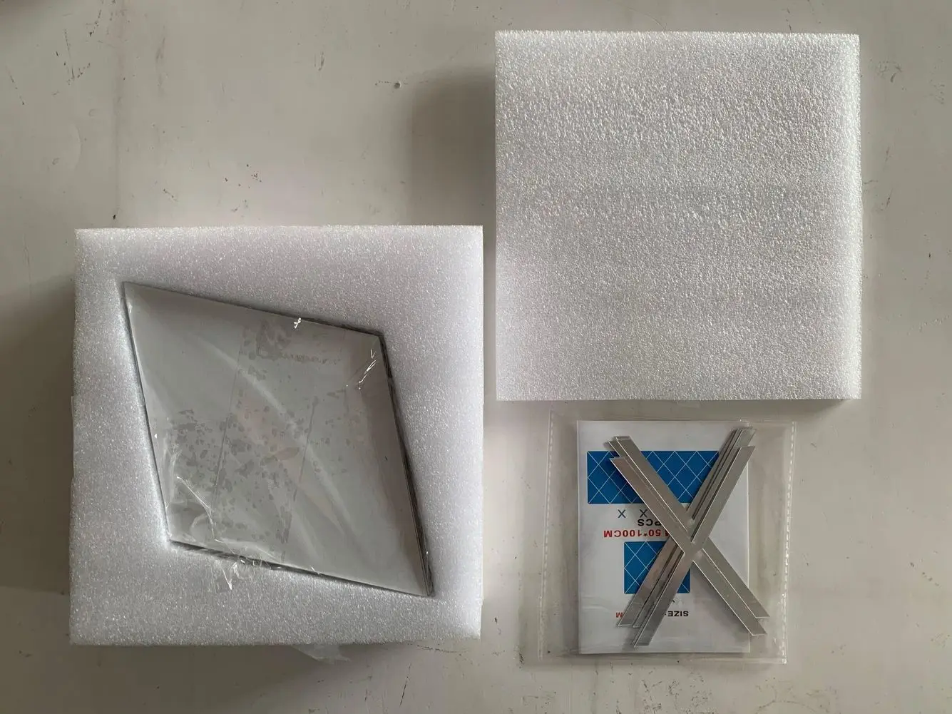 

Mirror Surface Acrylic Diamonds Mirror Wall Sticker Removable Wall Art House Decoration DIY Wall Decal Art for Living Room Decor