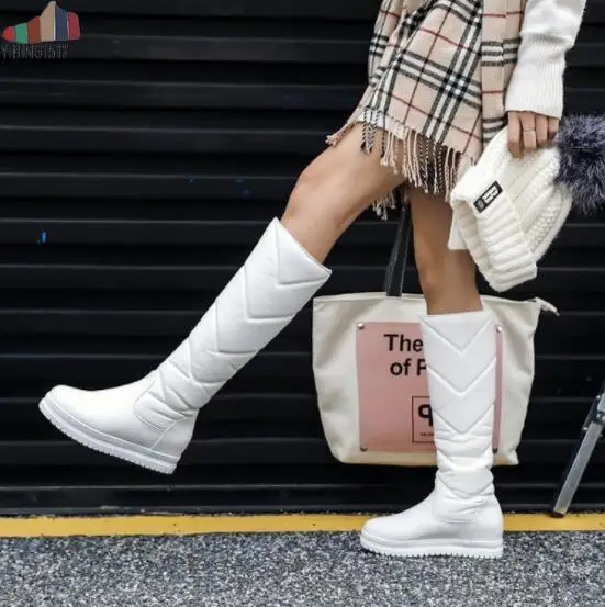 Зимние теплые плюшевые сапоги до колена женские удобные зимние на плоской