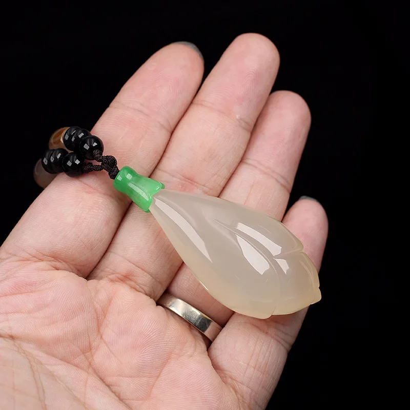

Natural Ice Species White Chalcedony Magnolia Agate Pendant Necklace Christmas Versatile Sweater Chain
