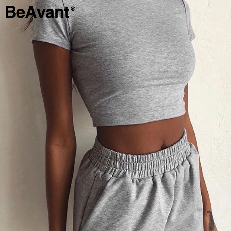 Женская блузка в горошек BeAvant короткая с v-образным вырезом и оборками уличный