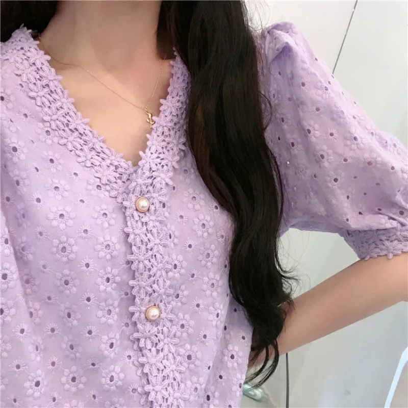 

Hollow out V-neck Short-Sleeved Lace Shirt Women's Summer 2021 New Niche Ins Age-Reducing Puff Sleeve Chiffon Top