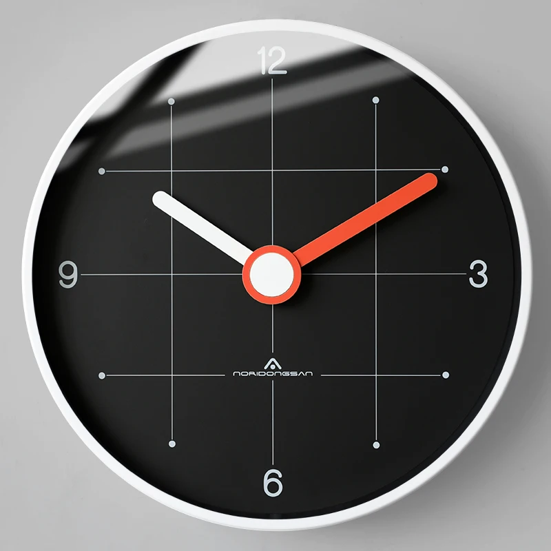 

Скандинавские Роскошные Настенные часы для гостиной, черно-белые креативные Модные кварцевые кухонные часы, бесшумные минималистичные дом...
