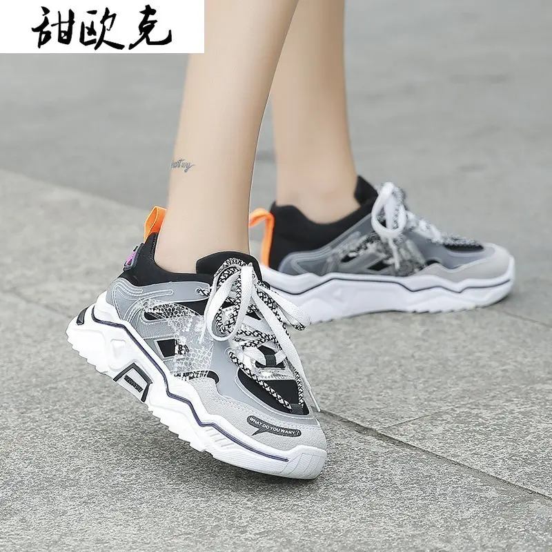 

Женские кроссовки на платформе, легкие кроссовки на плоской подошве, повседневная обувь на вулканизированной подошве с перекрестными реме...