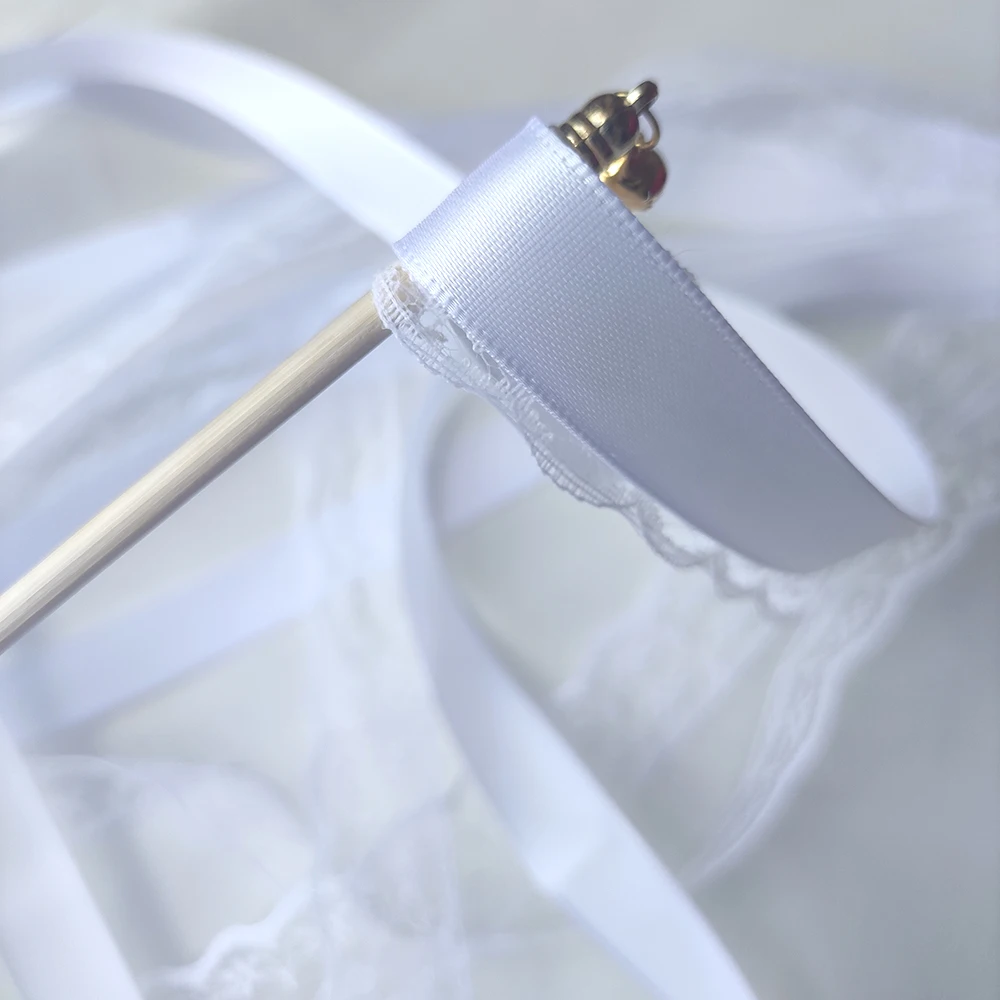 50 Uds encaje blanco cinta varitas para boda con oro Bell 20 piezas Uds cinta de la boda Hada de palo girando serpentinas fiesta Prop varitas-3