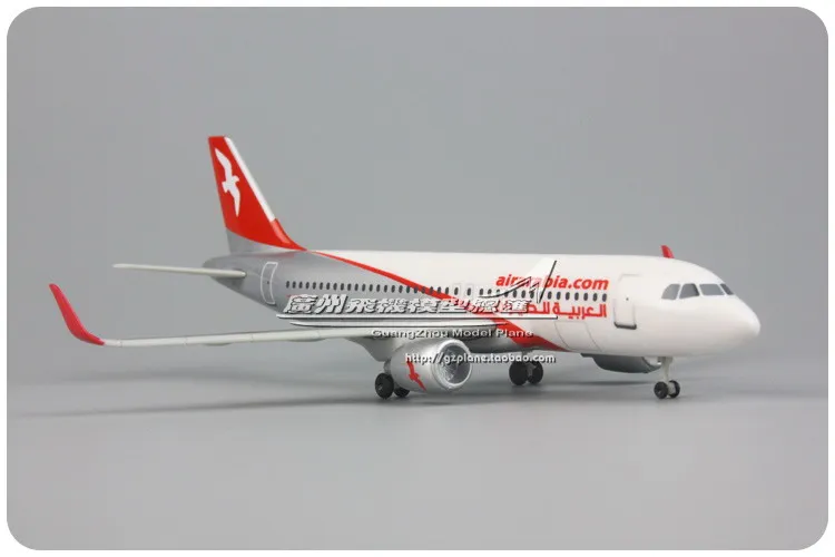 Модель самолета в сборе из пластмассы 19 см авиакомпании Саудовской Аравии AIR ARABIA