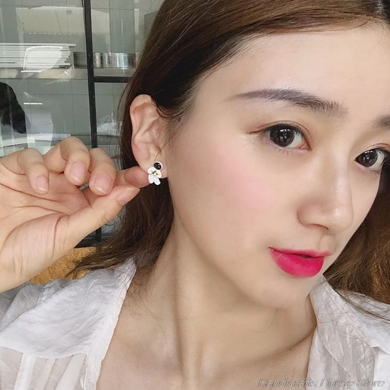 

Cute Starry Sky Space Star Asymmetrical Astronaut Small Stud Earrings for Women F06 21 Dropshipping